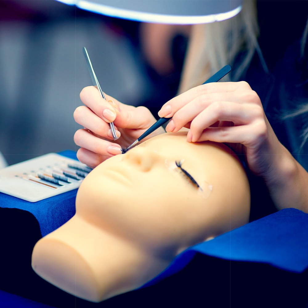 Staň sa lashstylistkou